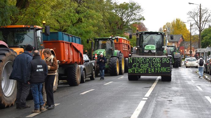 f23fd238-6-3e-jour-de-mobilisation-le-gouvernement-condamne-blocages-et-degradation