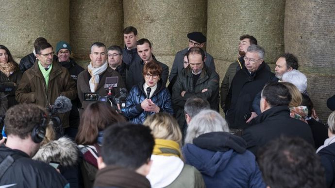 53524122-2-les-agriculteurs-paieraient-lourdement-une-censure-du-gouvernement